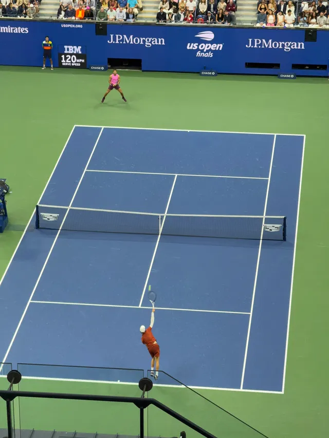 Sinner serving in the USO'26 Final against Alcaraz